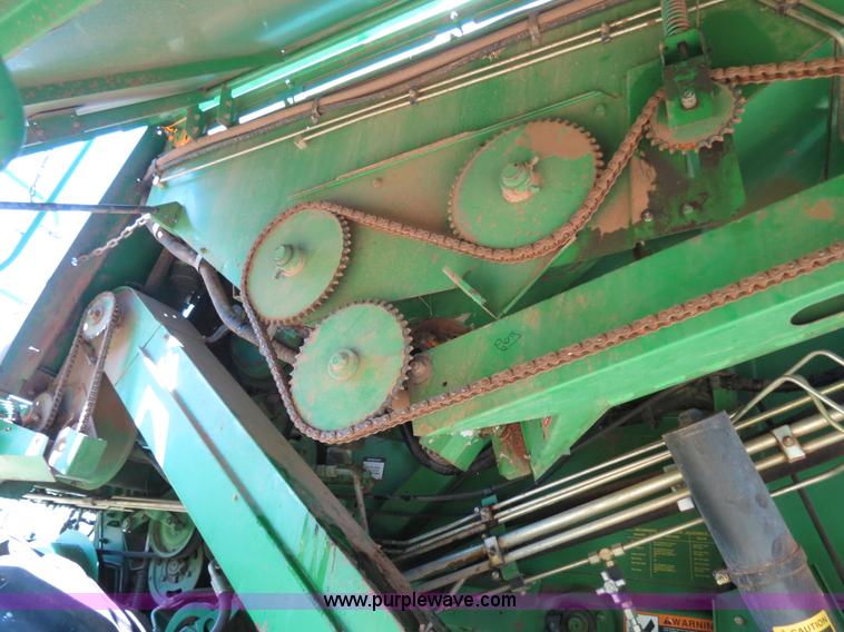 image for item B4737 1996 John Deere 9600 combine