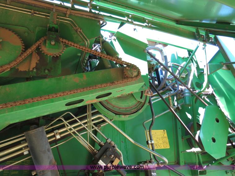 image for item B4737 1996 John Deere 9600 combine