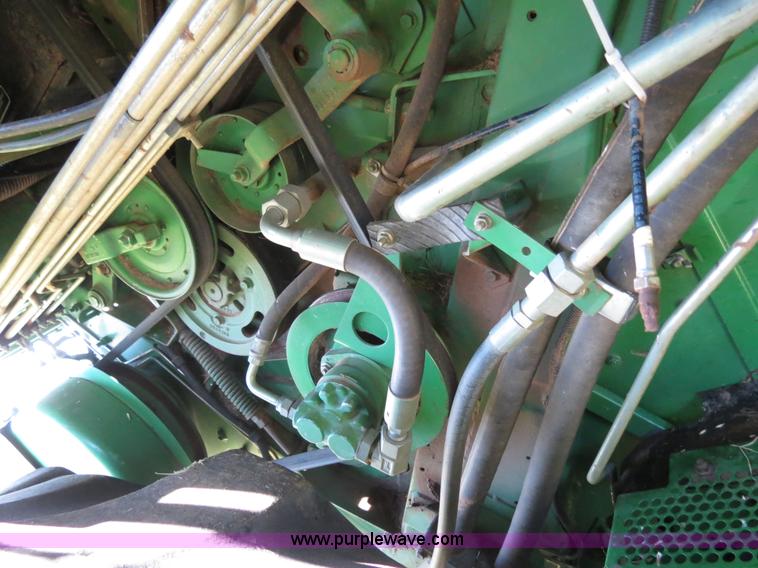 image for item B4737 1996 John Deere 9600 combine