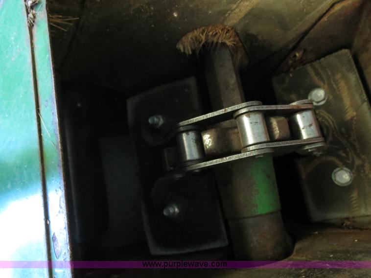 image for item B4737 1996 John Deere 9600 combine