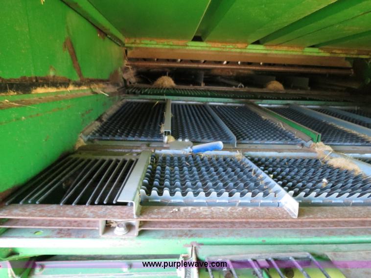 image for item B4737 1996 John Deere 9600 combine