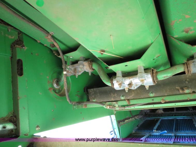 image for item B4737 1996 John Deere 9600 combine