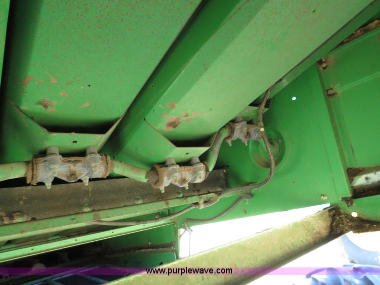 image for item B4737 1996 John Deere 9600 combine