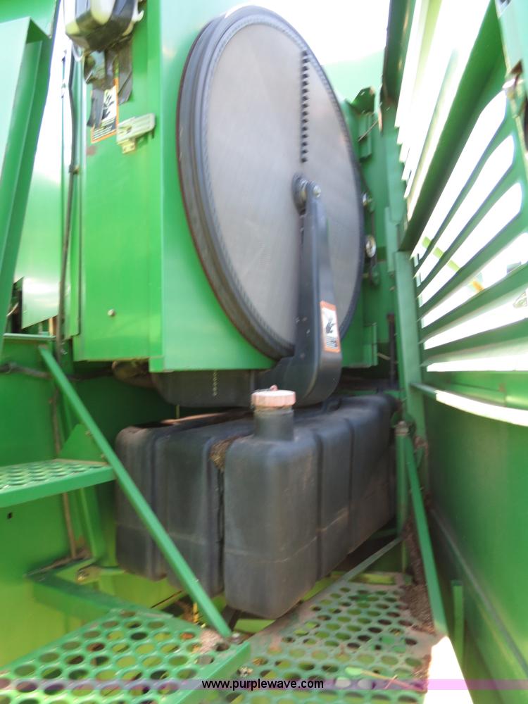 image for item B4737 1996 John Deere 9600 combine