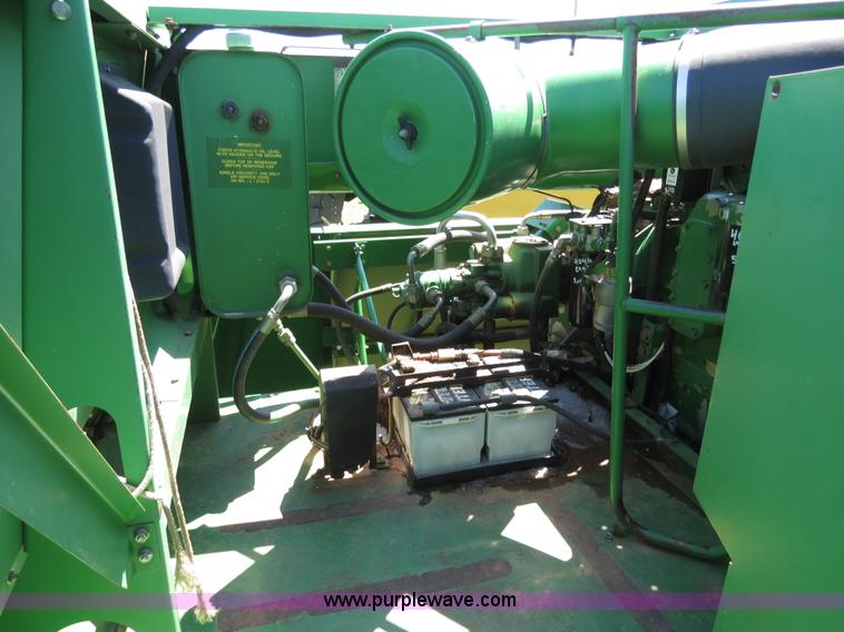 image for item B4737 1996 John Deere 9600 combine