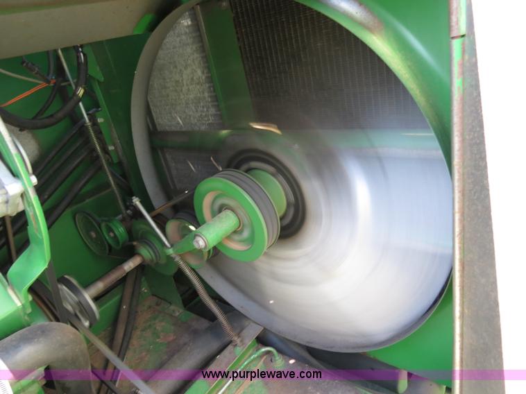 image for item B4737 1996 John Deere 9600 combine