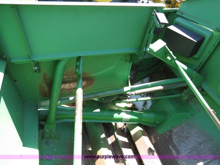 image for item B4737 1996 John Deere 9600 combine