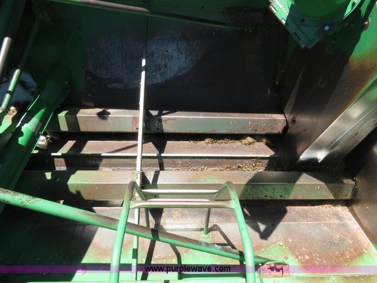 image for item B4737 1996 John Deere 9600 combine