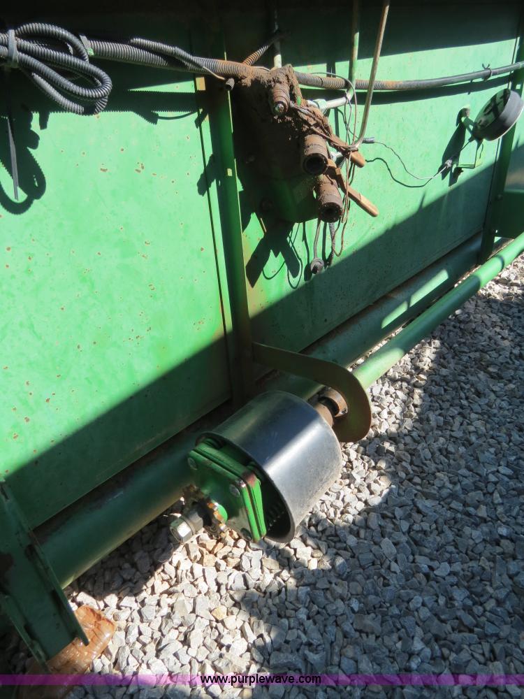 image for item B4737 1996 John Deere 9600 combine