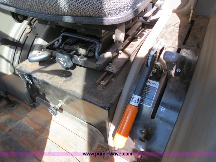 image for item B4739 2010 Case IH Farmall 60 MFWD tractor