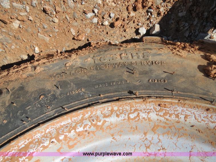 image for item B4739 2010 Case IH Farmall 60 MFWD tractor