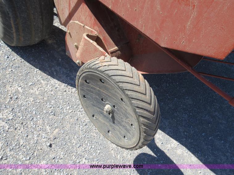 image for item B4740 2008 Hesston 956A round baler