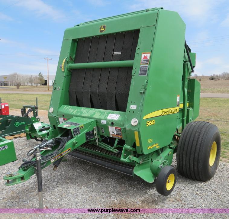 image for item B4746 2007 John Deere 568 round baler