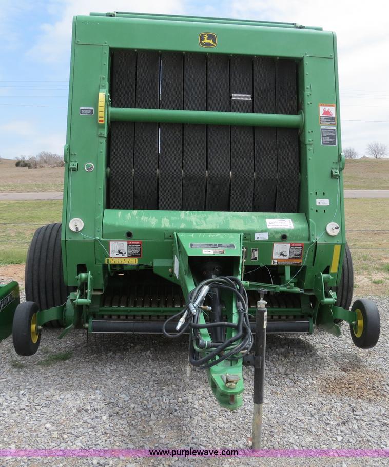 image for item B4746 2007 John Deere 568 round baler