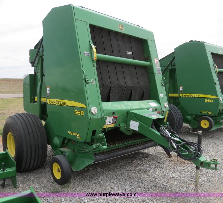image for item B4746 2007 John Deere 568 round baler