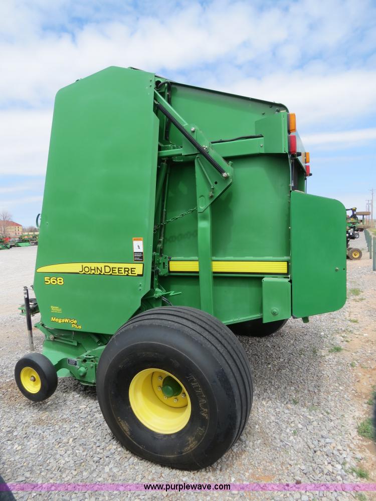 image for item B4746 2007 John Deere 568 round baler