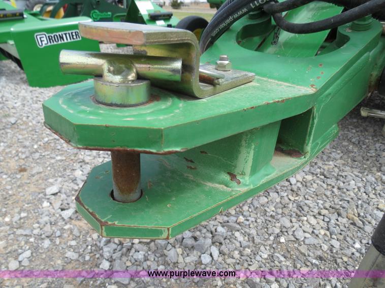 image for item B4746 2007 John Deere 568 round baler