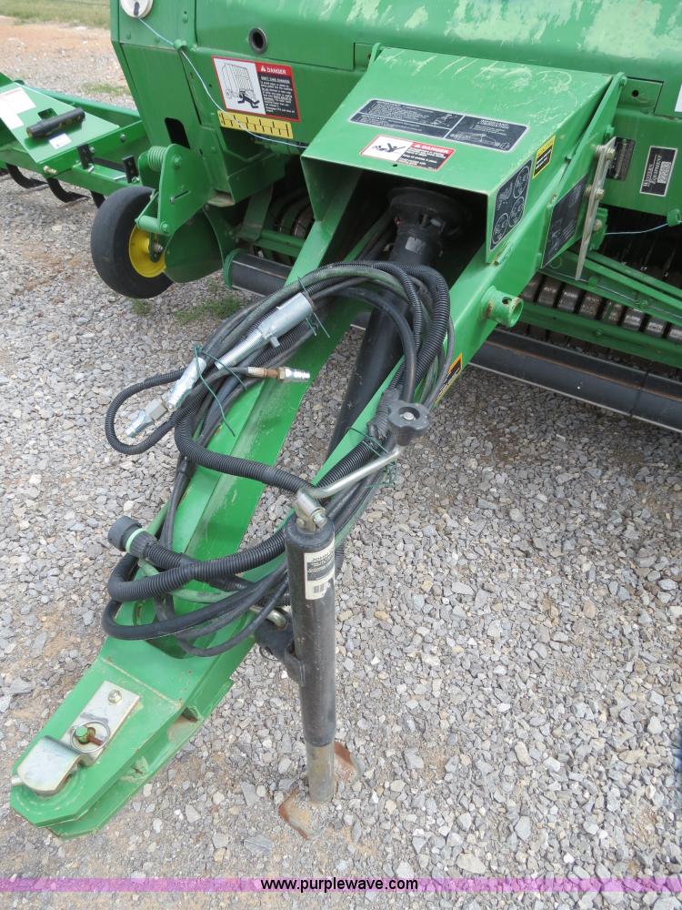 image for item B4746 2007 John Deere 568 round baler