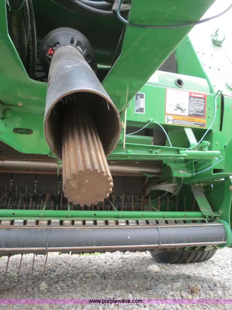 image for item B4746 2007 John Deere 568 round baler