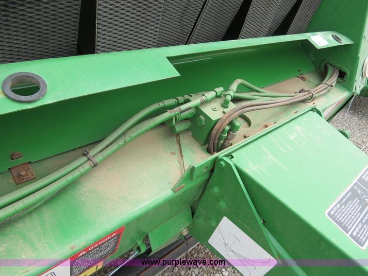 image for item B4746 2007 John Deere 568 round baler