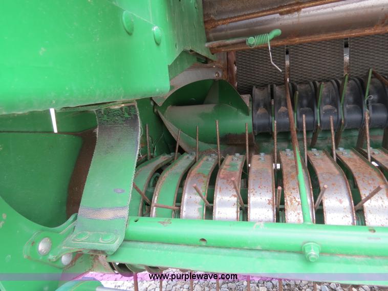 image for item B4746 2007 John Deere 568 round baler