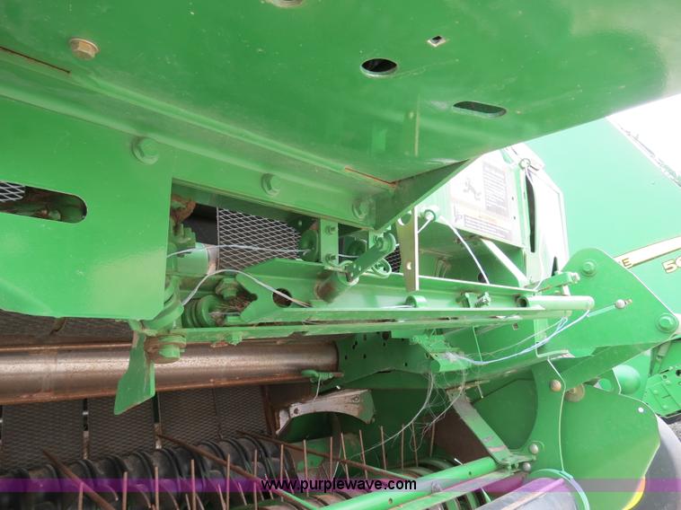 image for item B4746 2007 John Deere 568 round baler