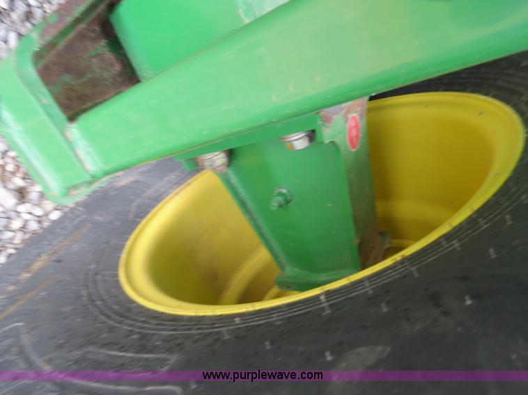 image for item B4746 2007 John Deere 568 round baler