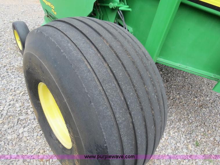 image for item B4746 2007 John Deere 568 round baler