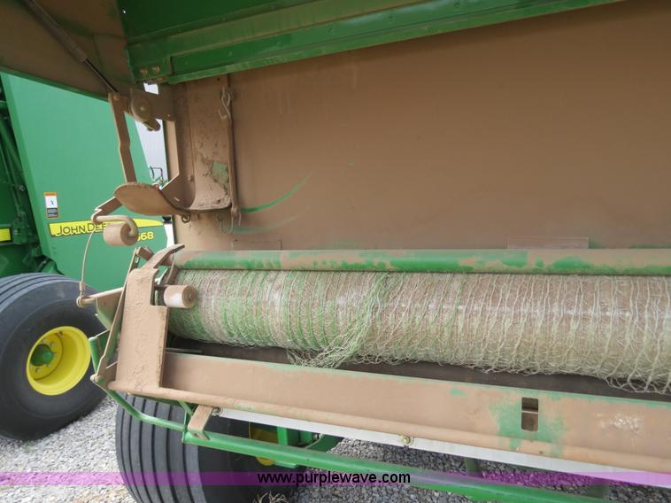 image for item B4746 2007 John Deere 568 round baler