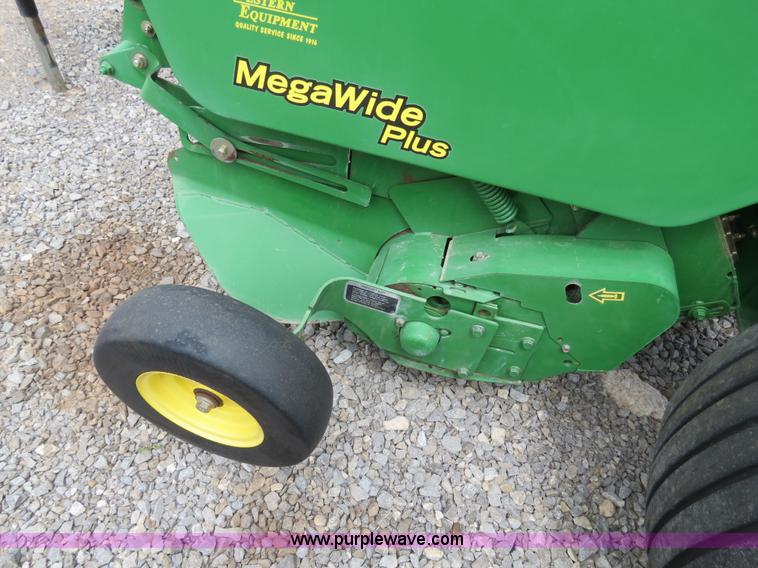image for item B4746 2007 John Deere 568 round baler