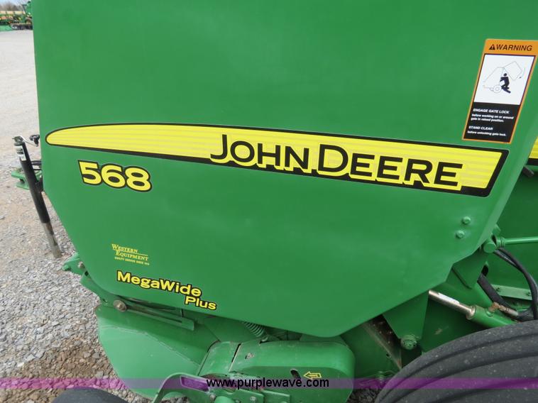 image for item B4746 2007 John Deere 568 round baler