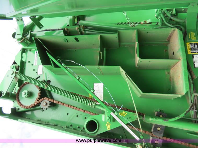 image for item B4746 2007 John Deere 568 round baler