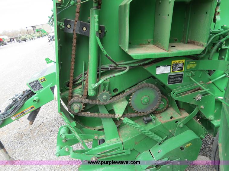 image for item B4746 2007 John Deere 568 round baler