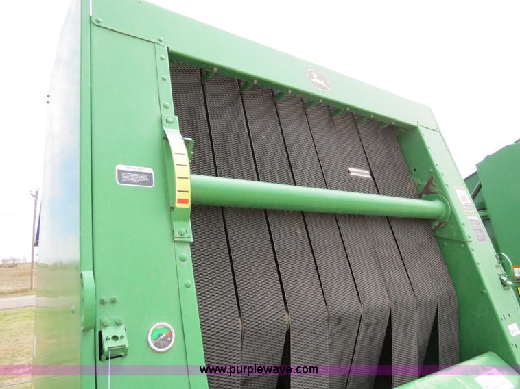 image for item B4746 2007 John Deere 568 round baler