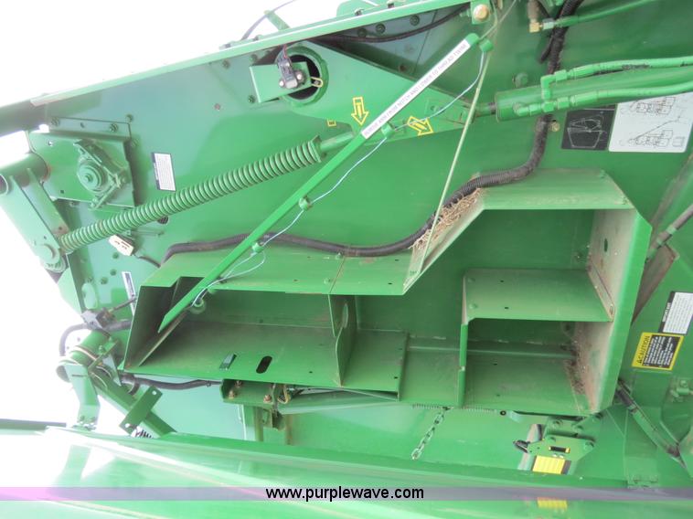 image for item B4746 2007 John Deere 568 round baler