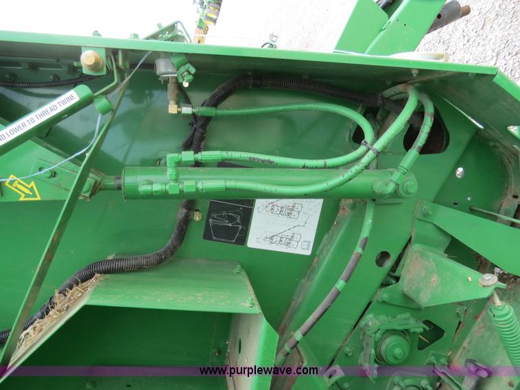 image for item B4746 2007 John Deere 568 round baler