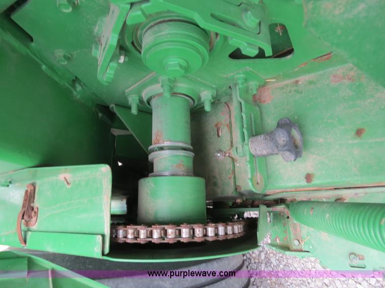 image for item B4746 2007 John Deere 568 round baler