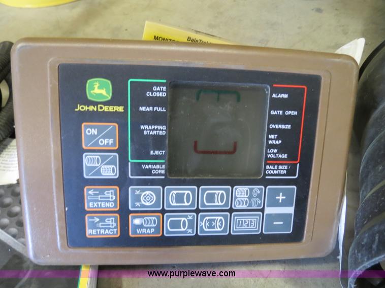 image for item B4746 2007 John Deere 568 round baler