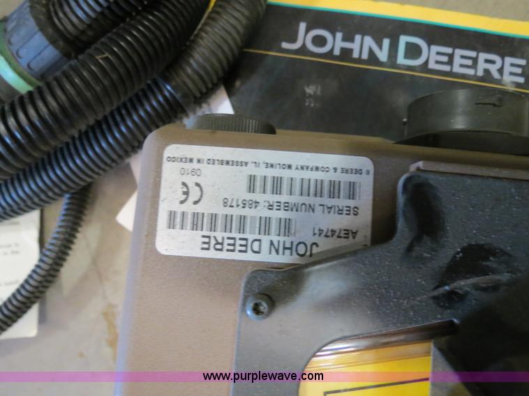 image for item B4746 2007 John Deere 568 round baler