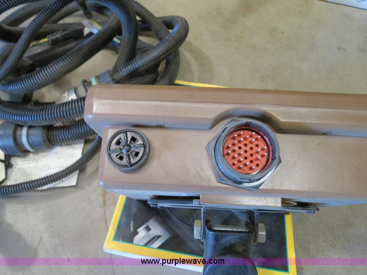 image for item B4746 2007 John Deere 568 round baler