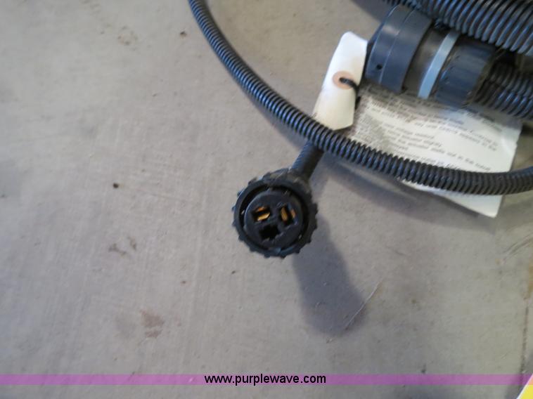 image for item B4746 2007 John Deere 568 round baler