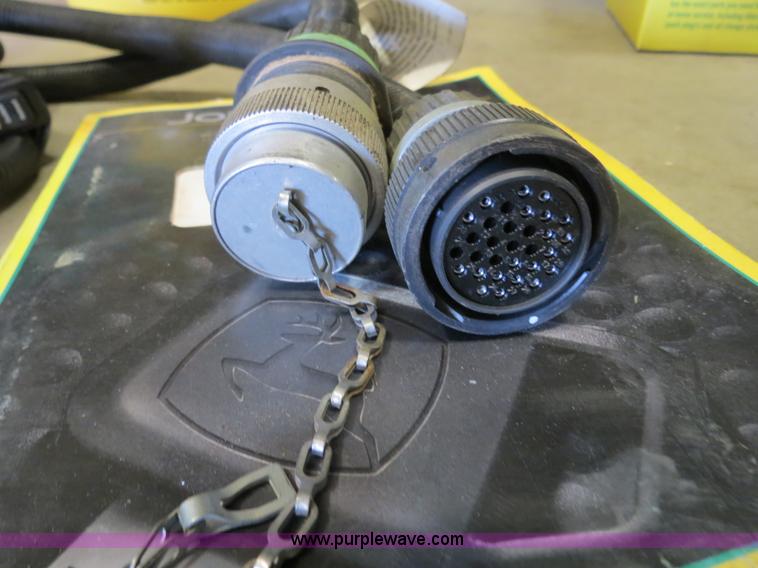 image for item B4746 2007 John Deere 568 round baler