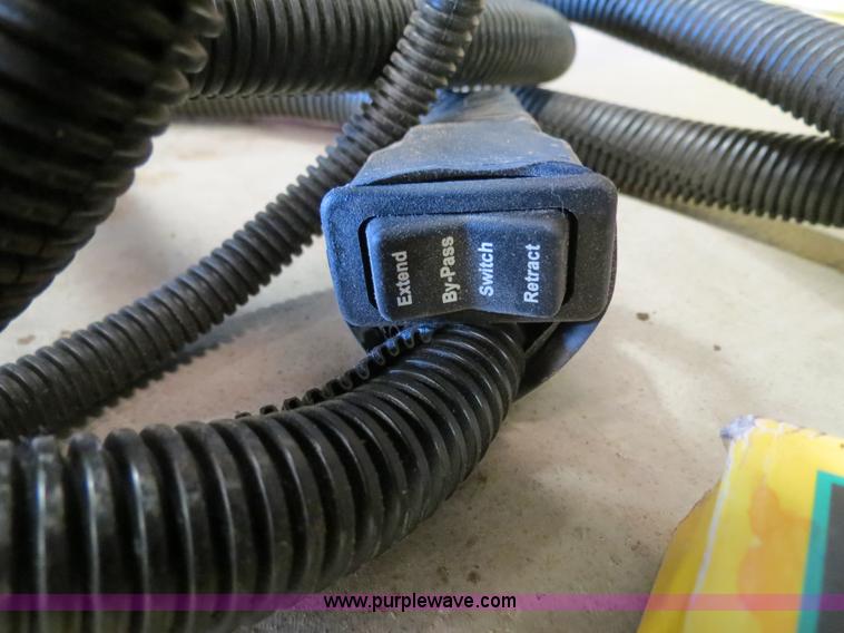 image for item B4746 2007 John Deere 568 round baler