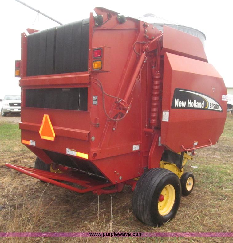 image for item B5464 2005 New Holland BR780 round baler