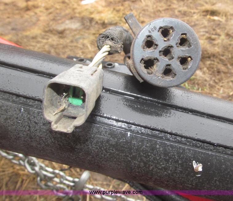 image for item B5464 2005 New Holland BR780 round baler