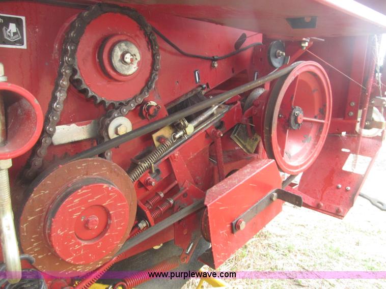 image for item B5464 2005 New Holland BR780 round baler