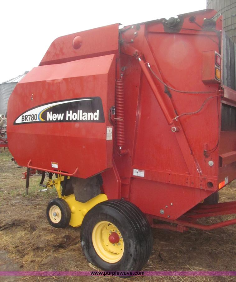 image for item B5464 2005 New Holland BR780 round baler
