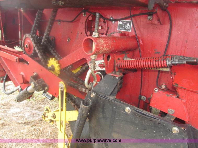 image for item B5464 2005 New Holland BR780 round baler