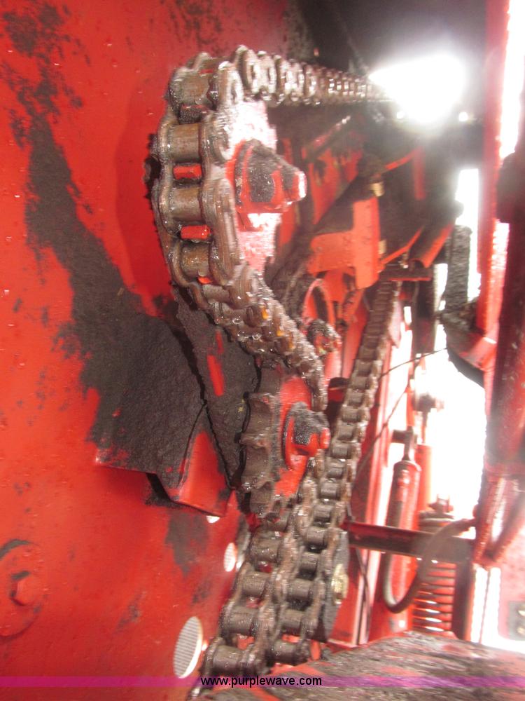 image for item B5464 2005 New Holland BR780 round baler