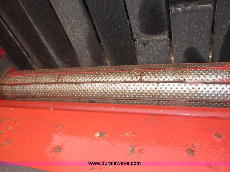 image for item B5464 2005 New Holland BR780 round baler